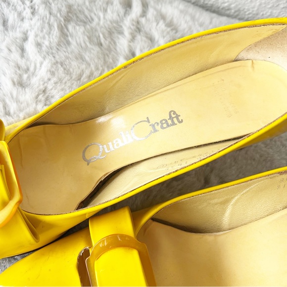 VINTAGE QUALICRAFT 1970’s Yellow Patent Leather Square Toed Kitten Heels - Picture 6 of 12